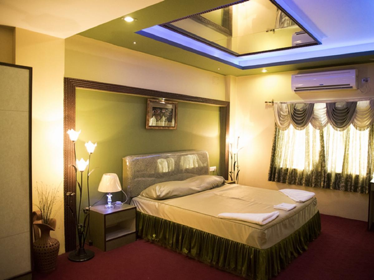 Hotel Sunshine Baharampur Eksteriør billede