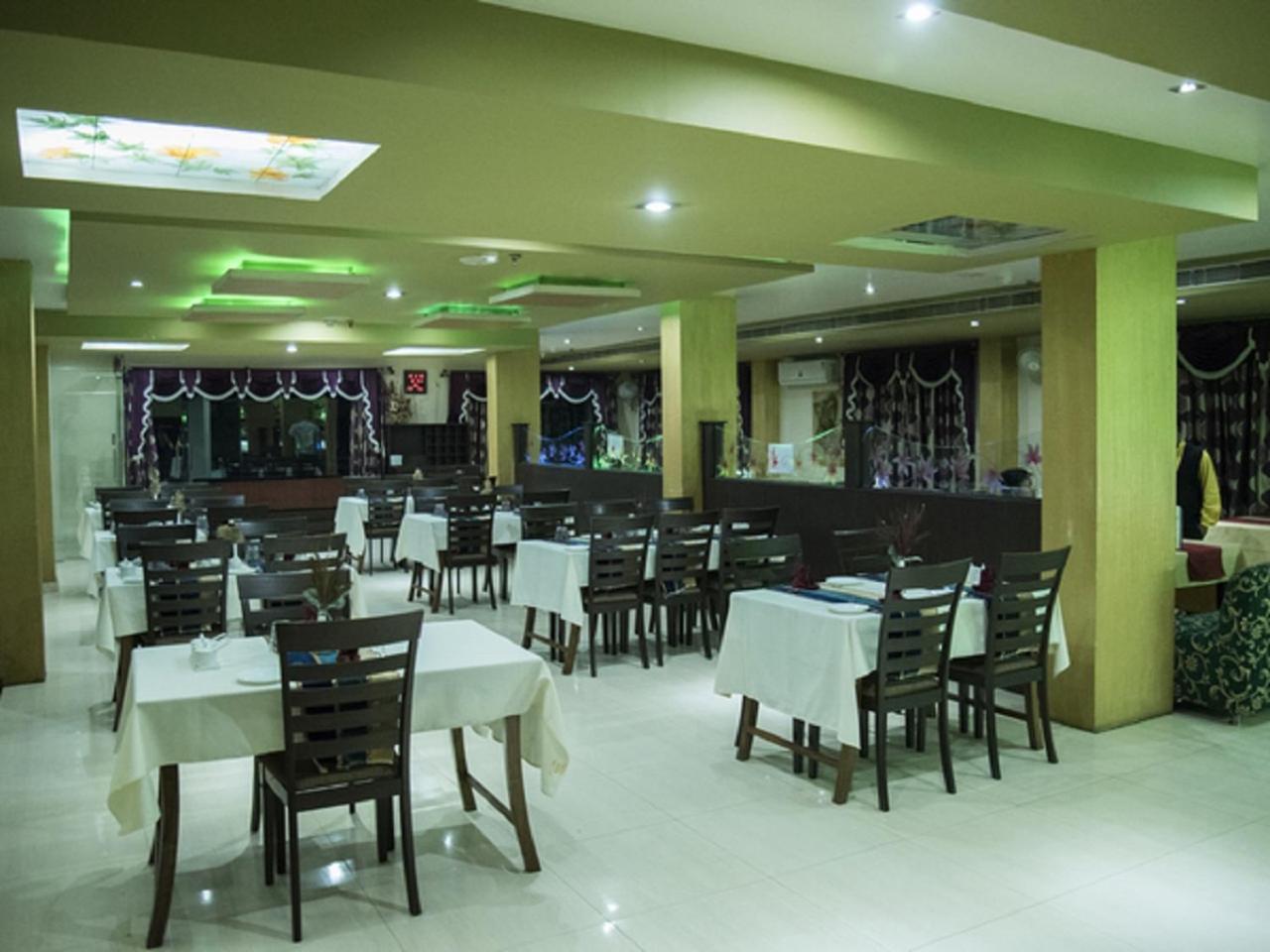 Hotel Sunshine Baharampur Eksteriør billede