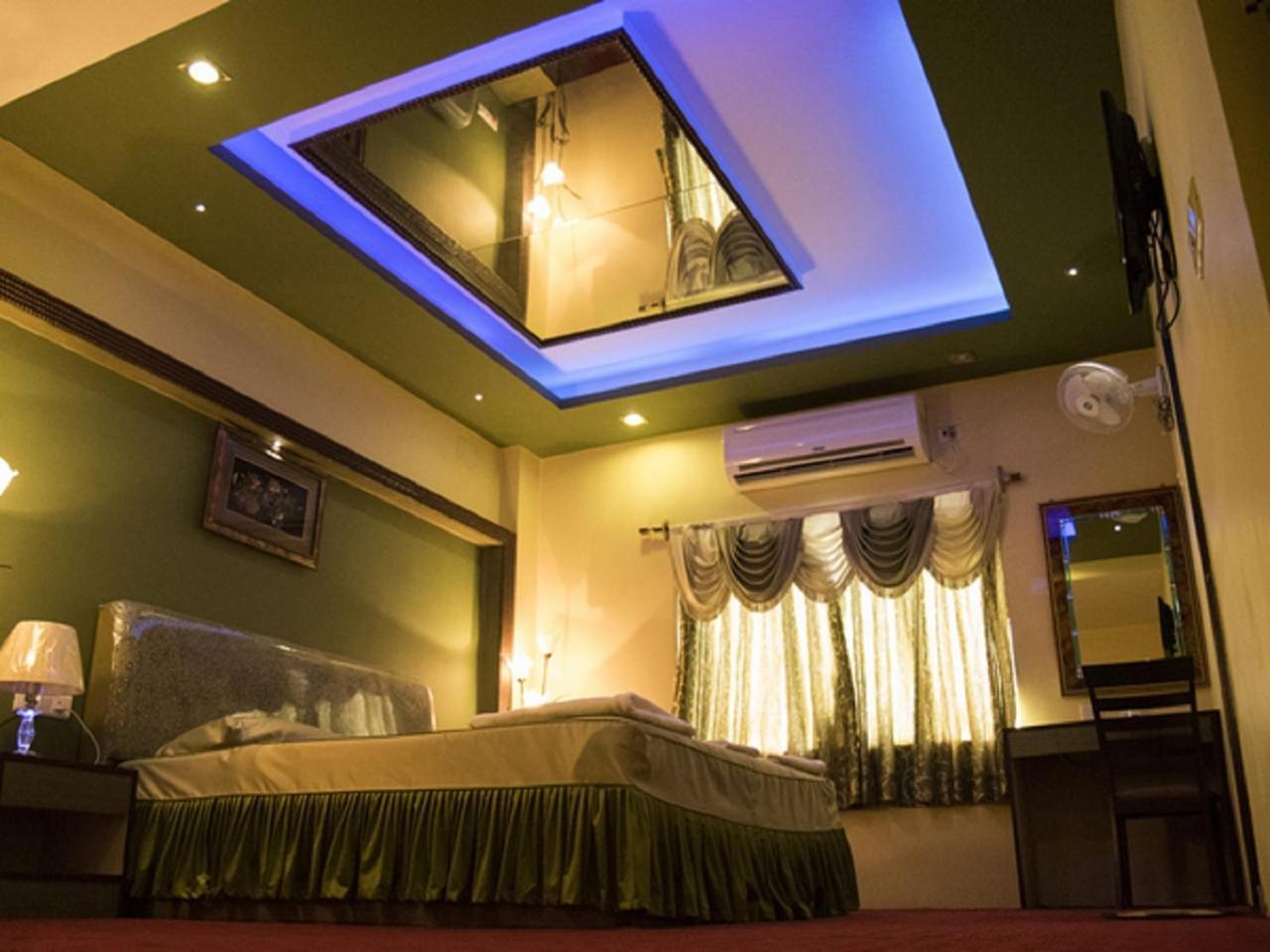 Hotel Sunshine Baharampur Eksteriør billede