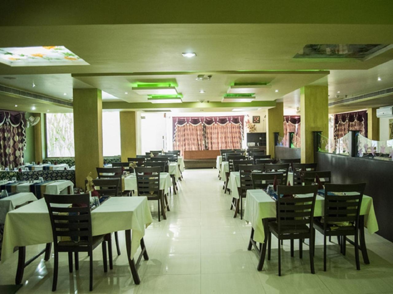 Hotel Sunshine Baharampur Eksteriør billede